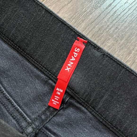 NWT SPANX Straight Leg Jeans, Black M - Picture 9 of 10